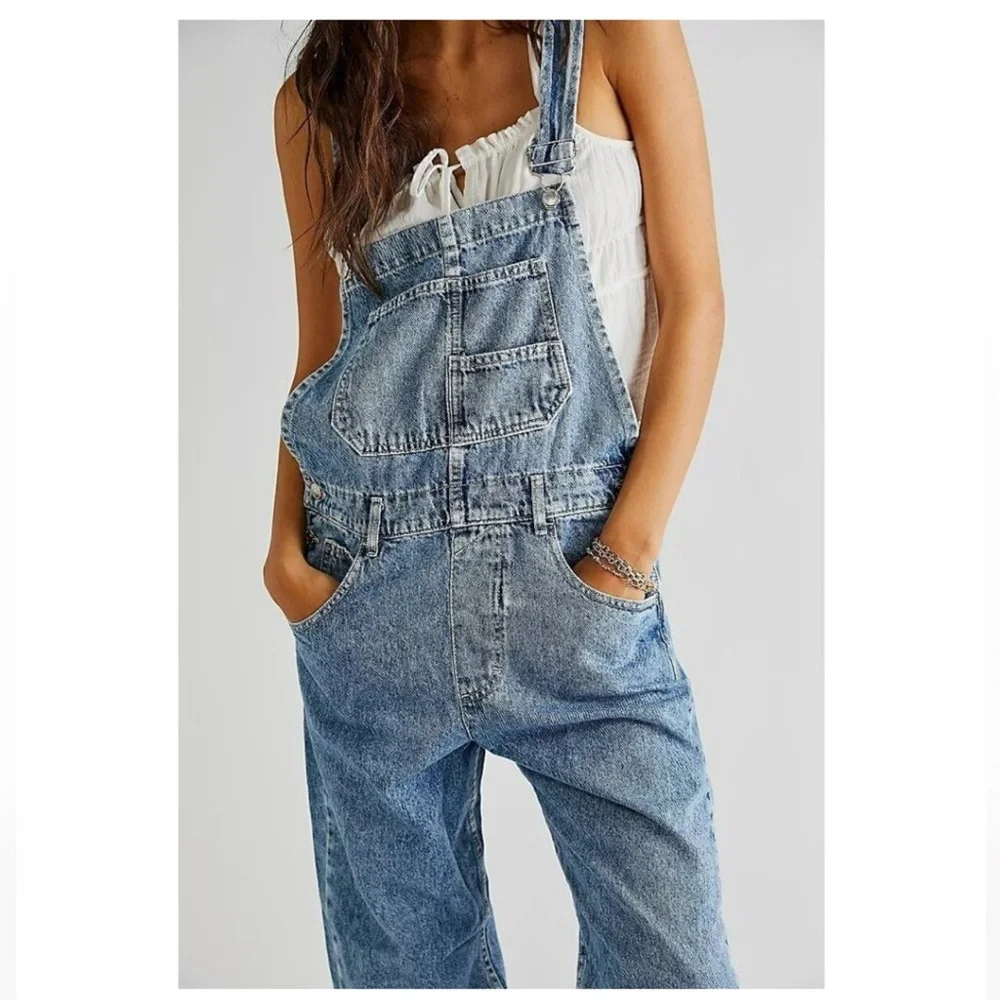 223. Free People We The Free Ziggy Denim Overalls Powder Blue Medium - Picture 2 of 8